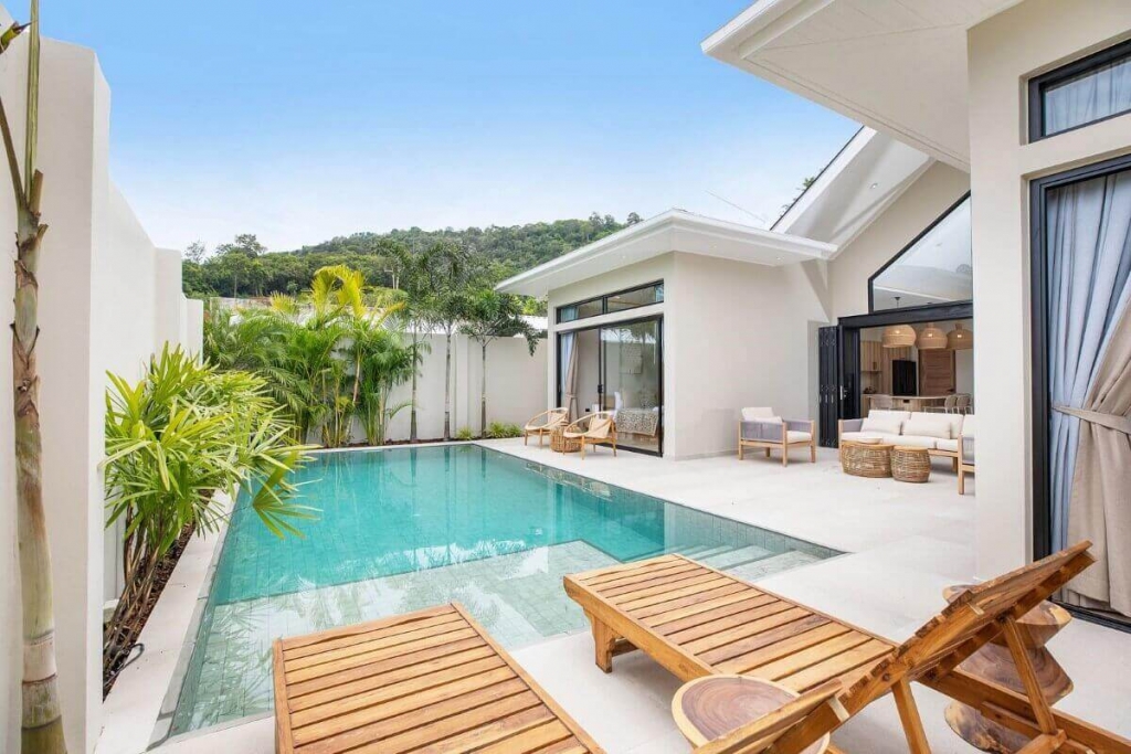 Modern vs. Traditional Villas in Phuket: A Dreamer’s Dilemma