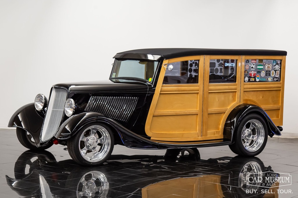 Cruisin’ in Style: Why Custom Street Rods Are a Top-Tier Investment for Car Lovers